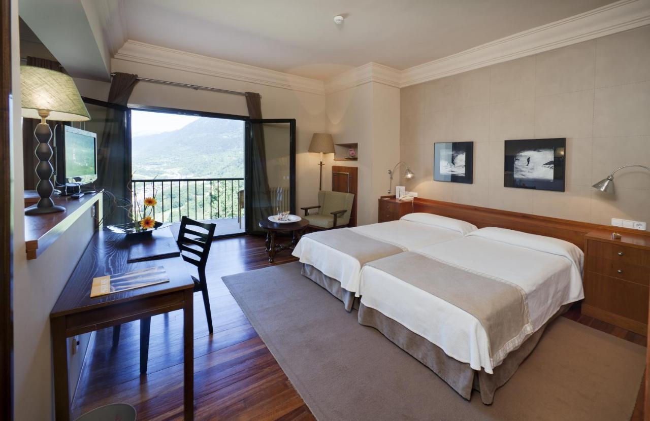 Parador De Vielha Bagian luar foto
